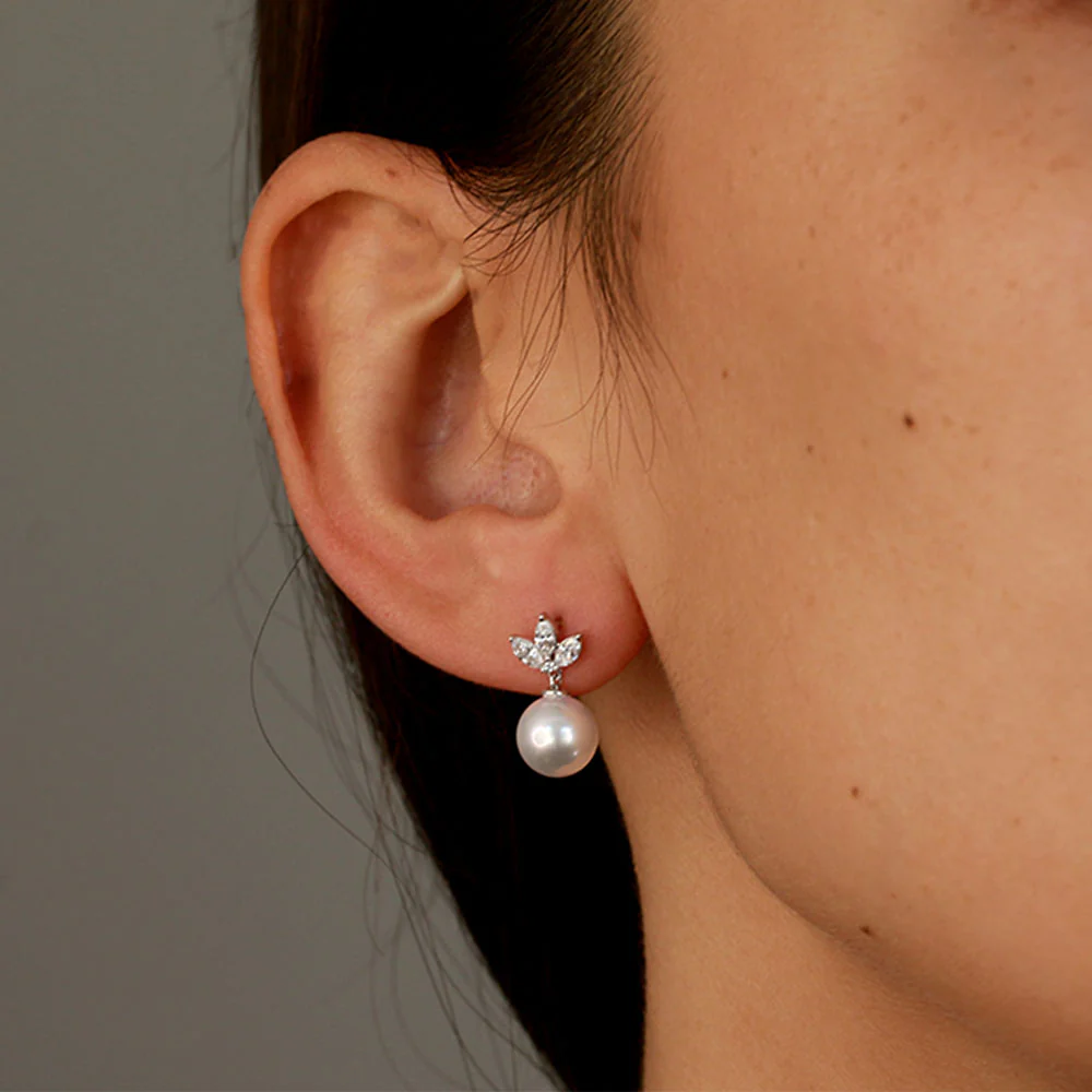 18ct White Gold Pearl and Marquise Diamond Drop Earrings - Image 2