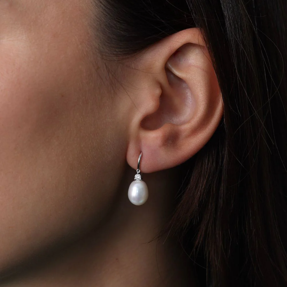 18ct White Gold Suspended Diamond and Pearl Earrings - Image 2