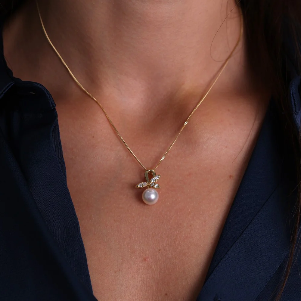 18ct Yellow Gold Pearl with Diamond Leaf Pendant - Image 2