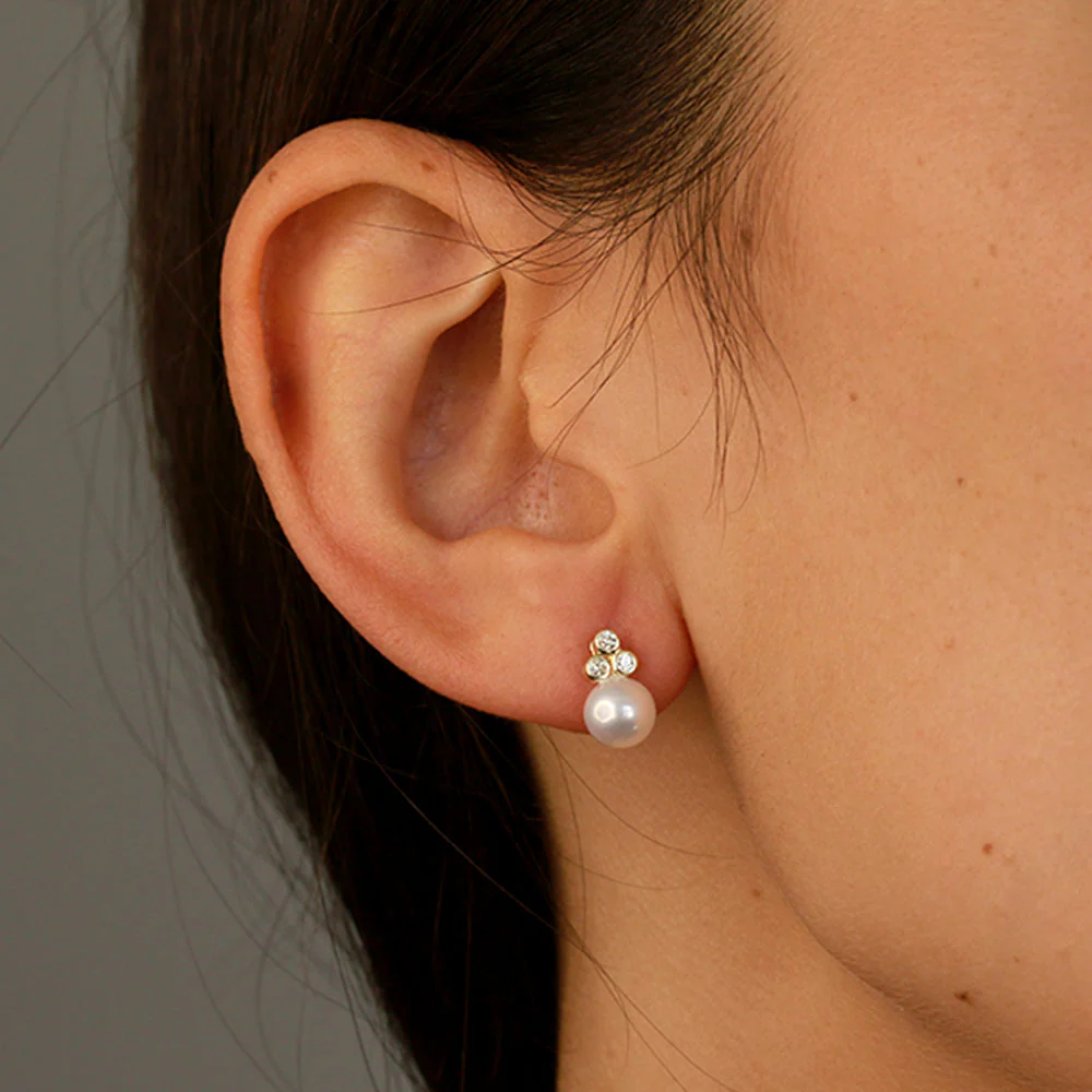 9ct Yellow Gold Cultured Pearl and Tri-Diamond Stud Earrings - Image 2