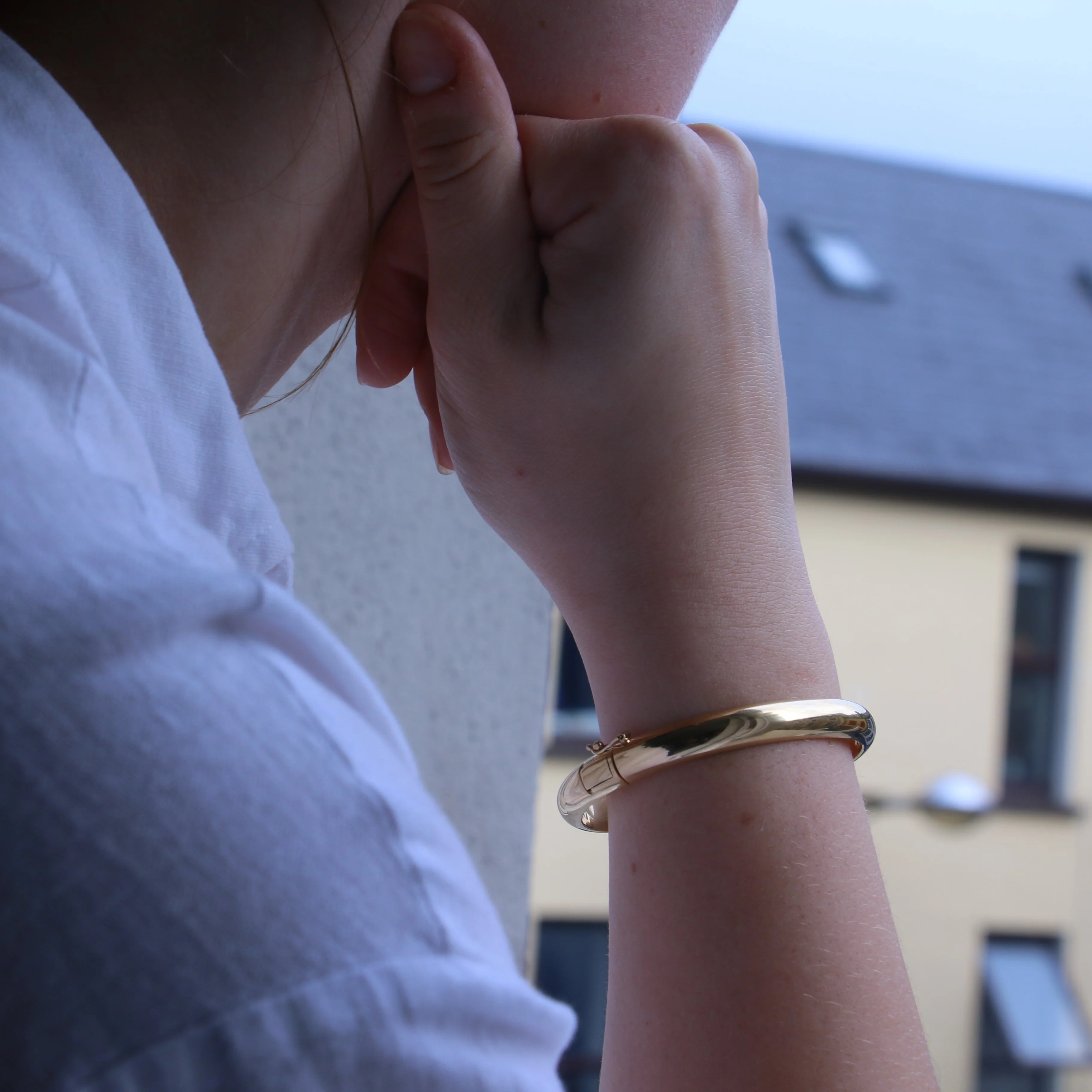 9ct Yellow Gold D Shape Wide Bangle - Image 4