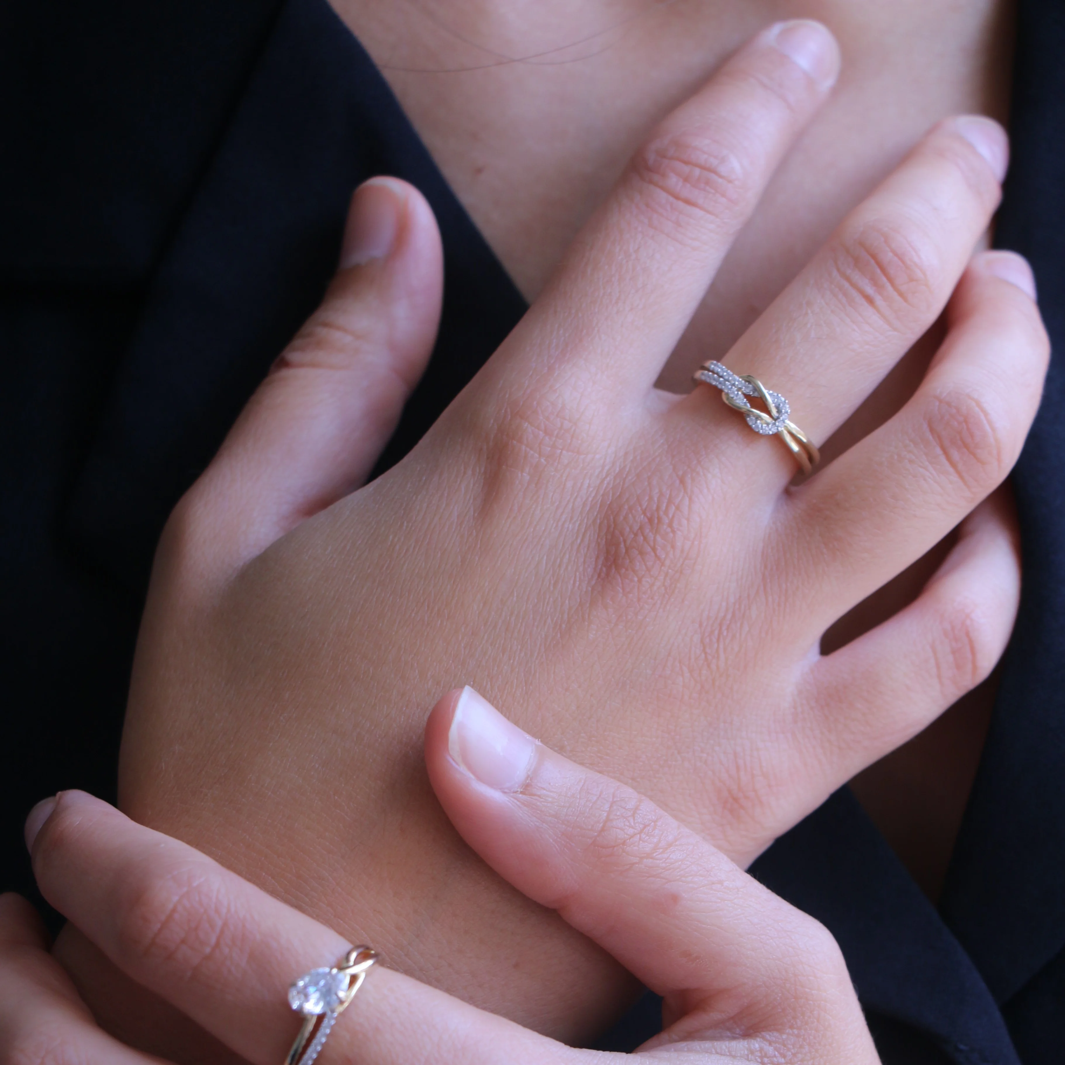 9ct Yellow Gold Double Knot Ring - Image 5