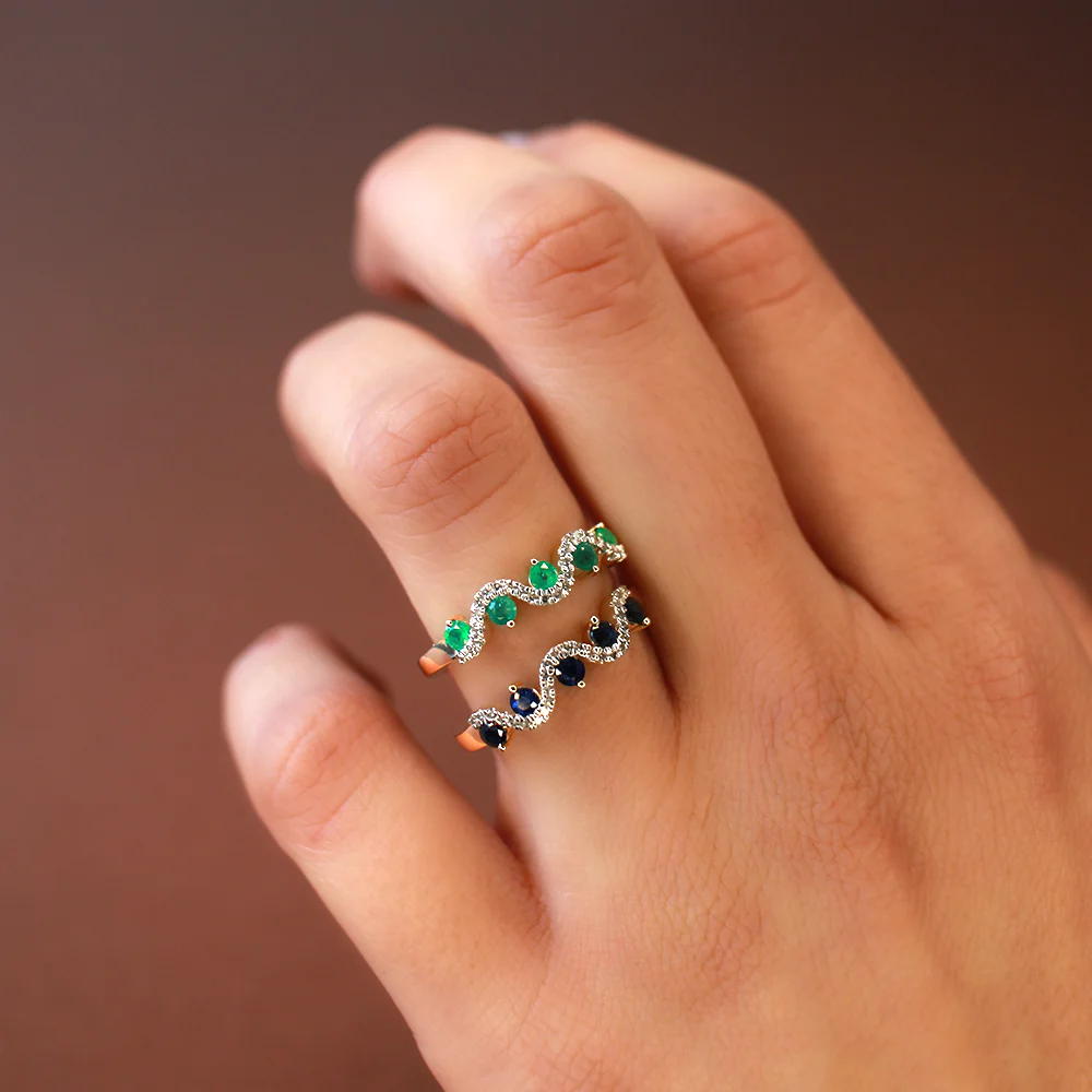 9ct Yellow Gold Emerald and Diamonds Wave Ring - Image 2