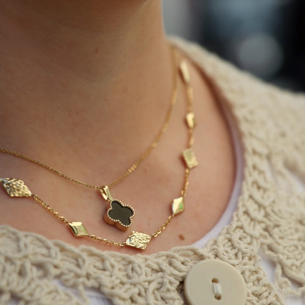 9ct Yellow Gold Onyx Clover Necklace - Image 2