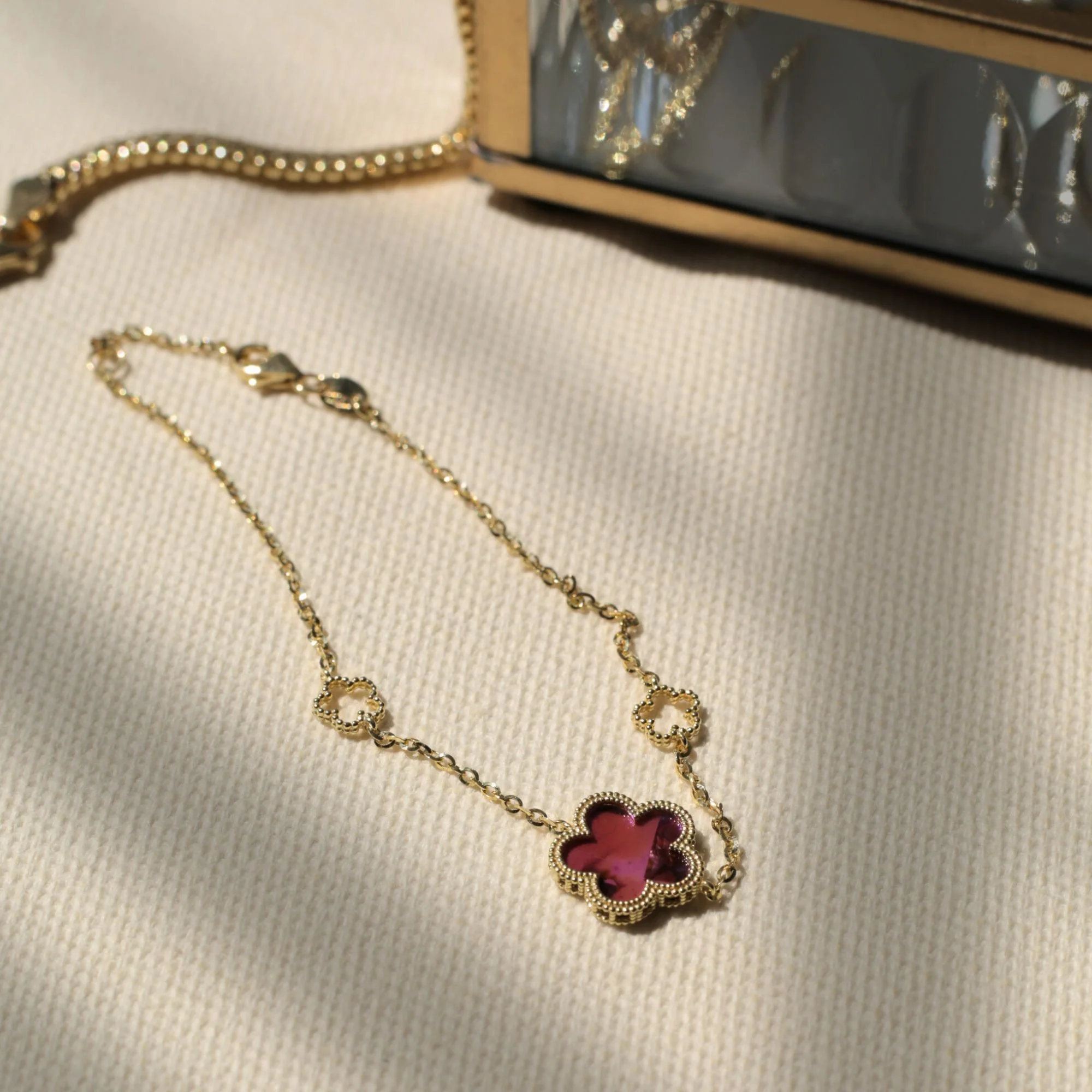 9ct Yellow Gold Pink Mother of Pearl Flower Bracelet - Image 4