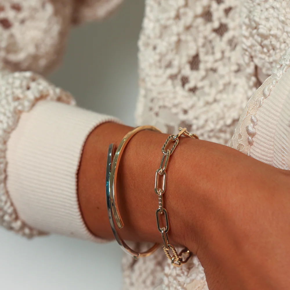 9ct Yellow Gold Polished and Twisted Open Oval Bracelet - Image 2