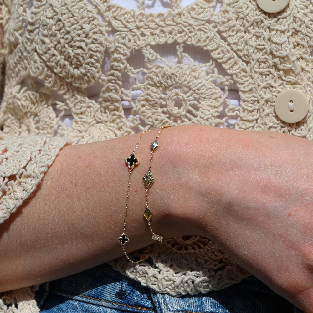 9ct Yellow Gold Triple Onyx Clover Bracelet - Image 2