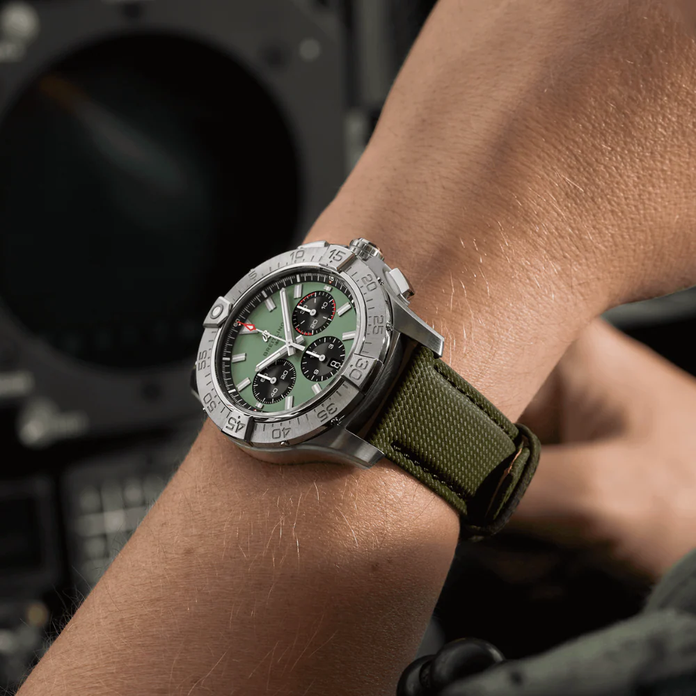 Breitling Avenger B01 Chronograph 44 Green Dial Watch - Image 2