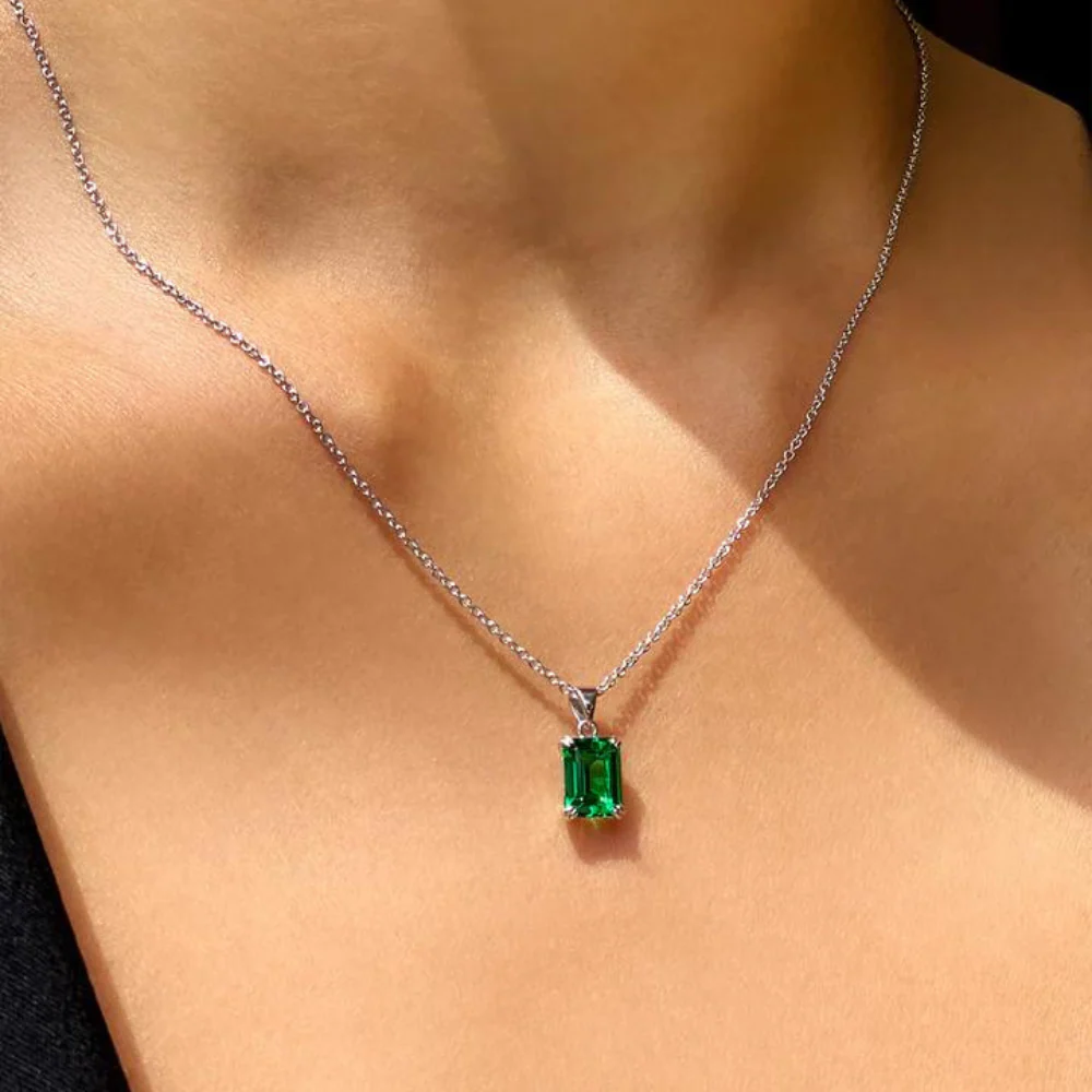 Carat* London Emerald cut Green 9ct White Gold Pendant - Image 3