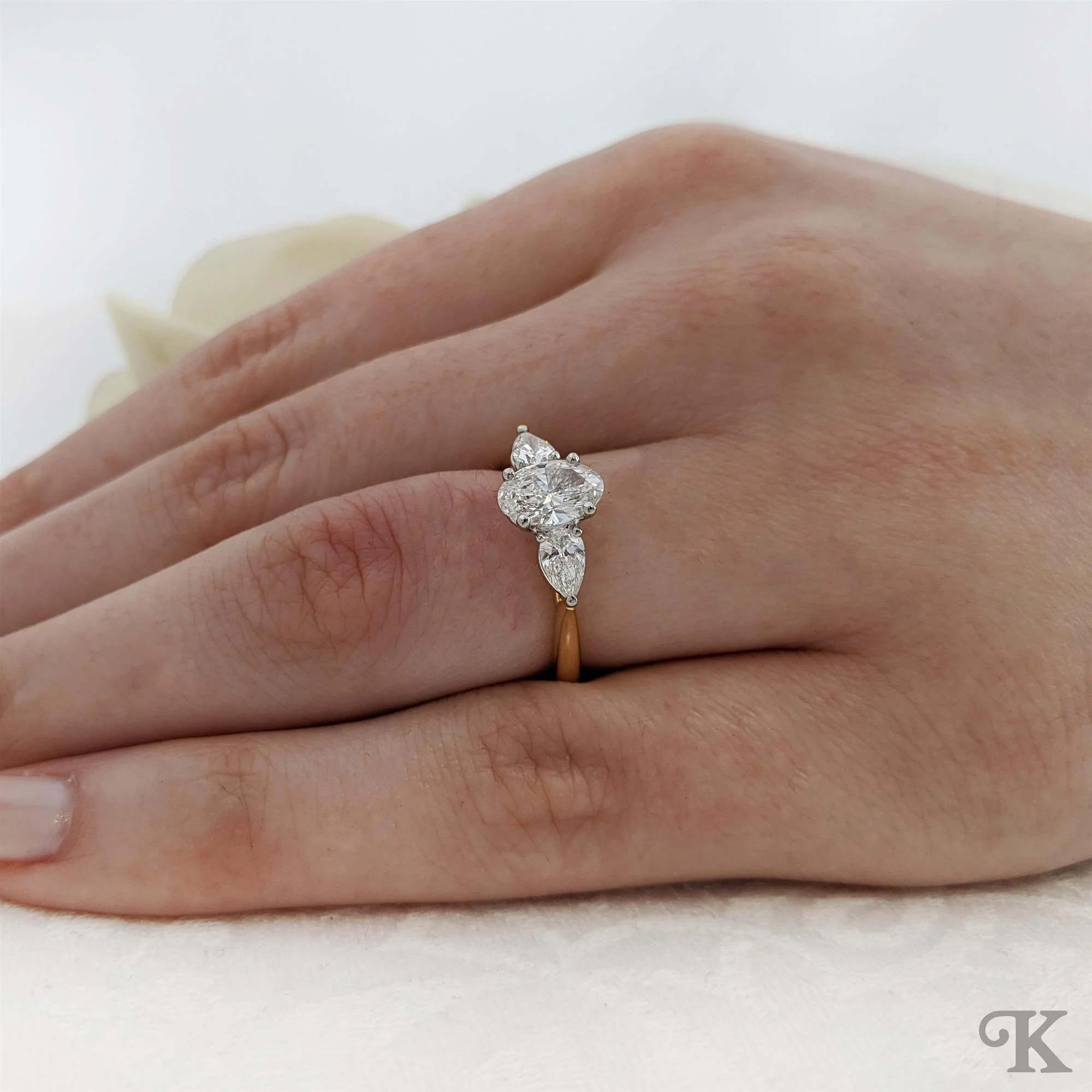 Florentine Oval Three Stone - Image 2