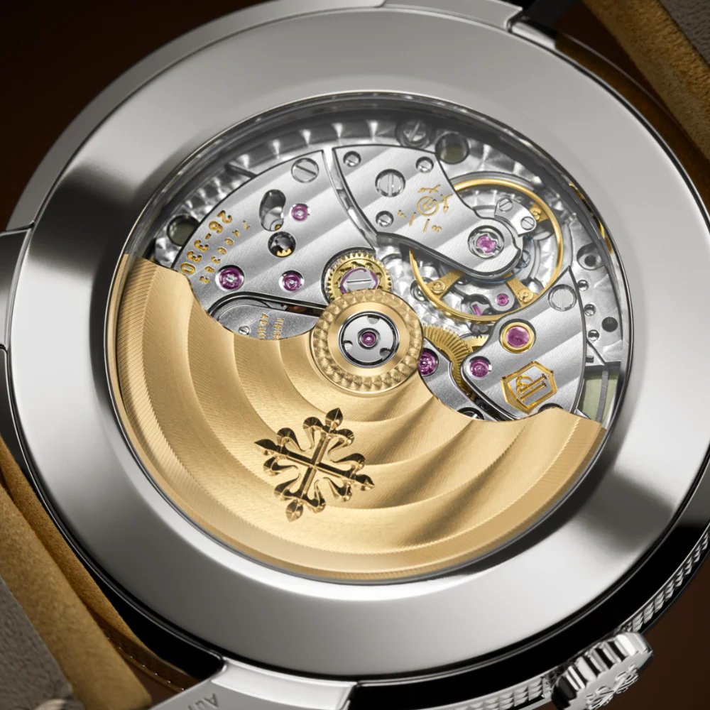 Patek Philippe Calatrava Ref. 5226G-001 - Image 6