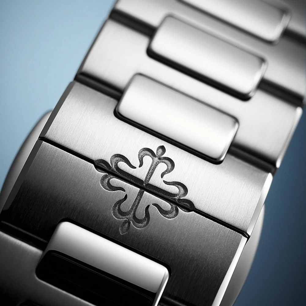Patek Philippe Nautilus Ref. 7118/1A-011 - Image 4